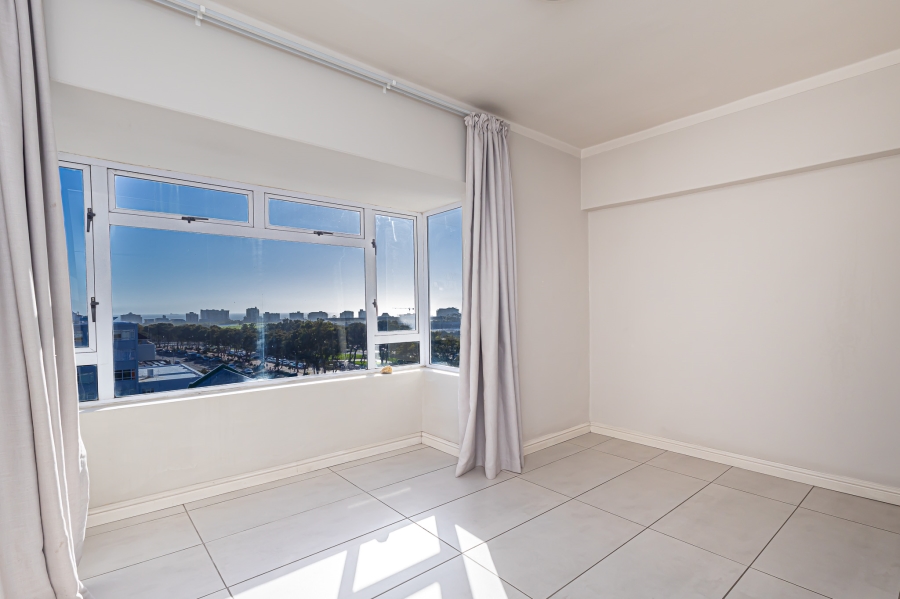 To Let 2 Bedroom Property for Rent in Green Point Western Cape
